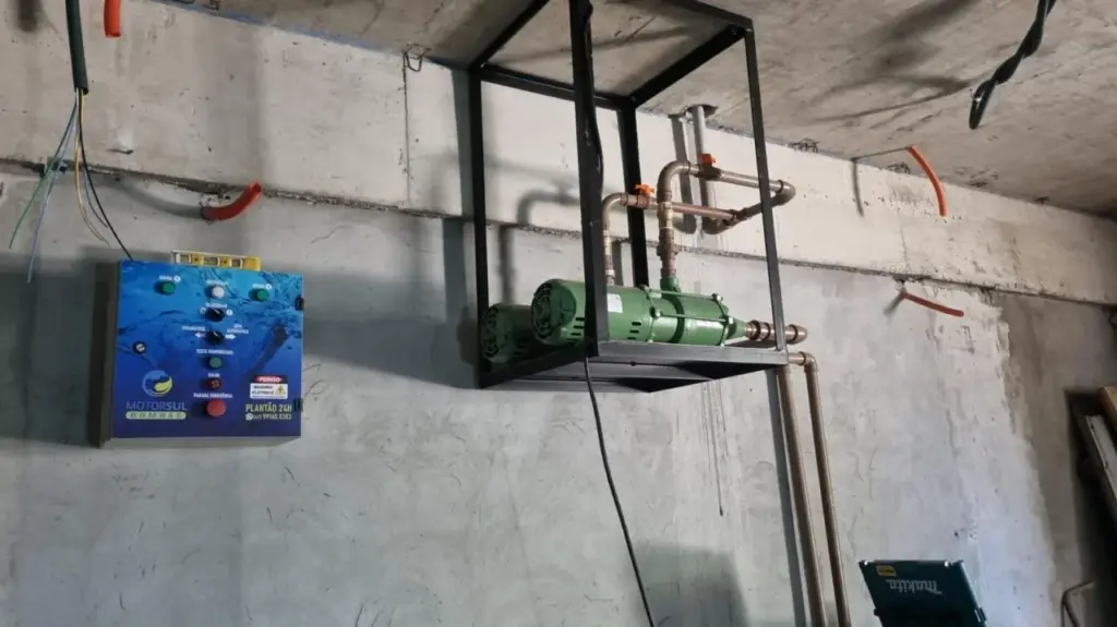 Interligação elétrica entre painéis e bombas